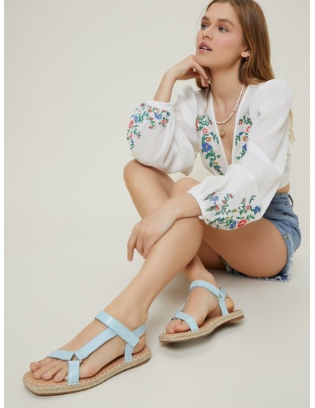 Sandalias con tira tobillera de cuero falso